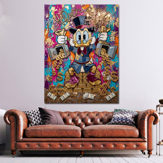 Buntes Comic Pop Art Wandbild mit Dagobert über einem Sofa im Wohnraum