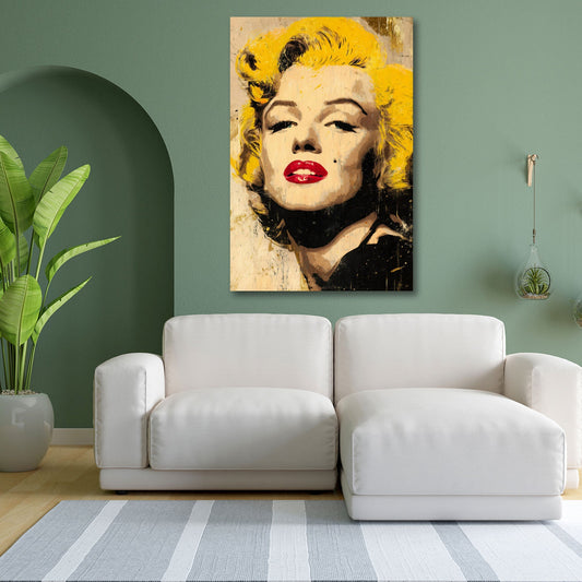 Marilyn Porträt mit goldblonden Haaren und roten Lippen Wandbild im Raum