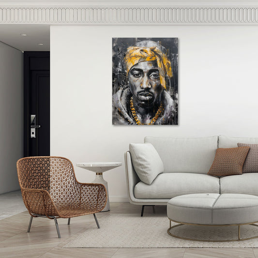 Tupac Porträt schwarz gold mit Bandana Wandbild im Raum