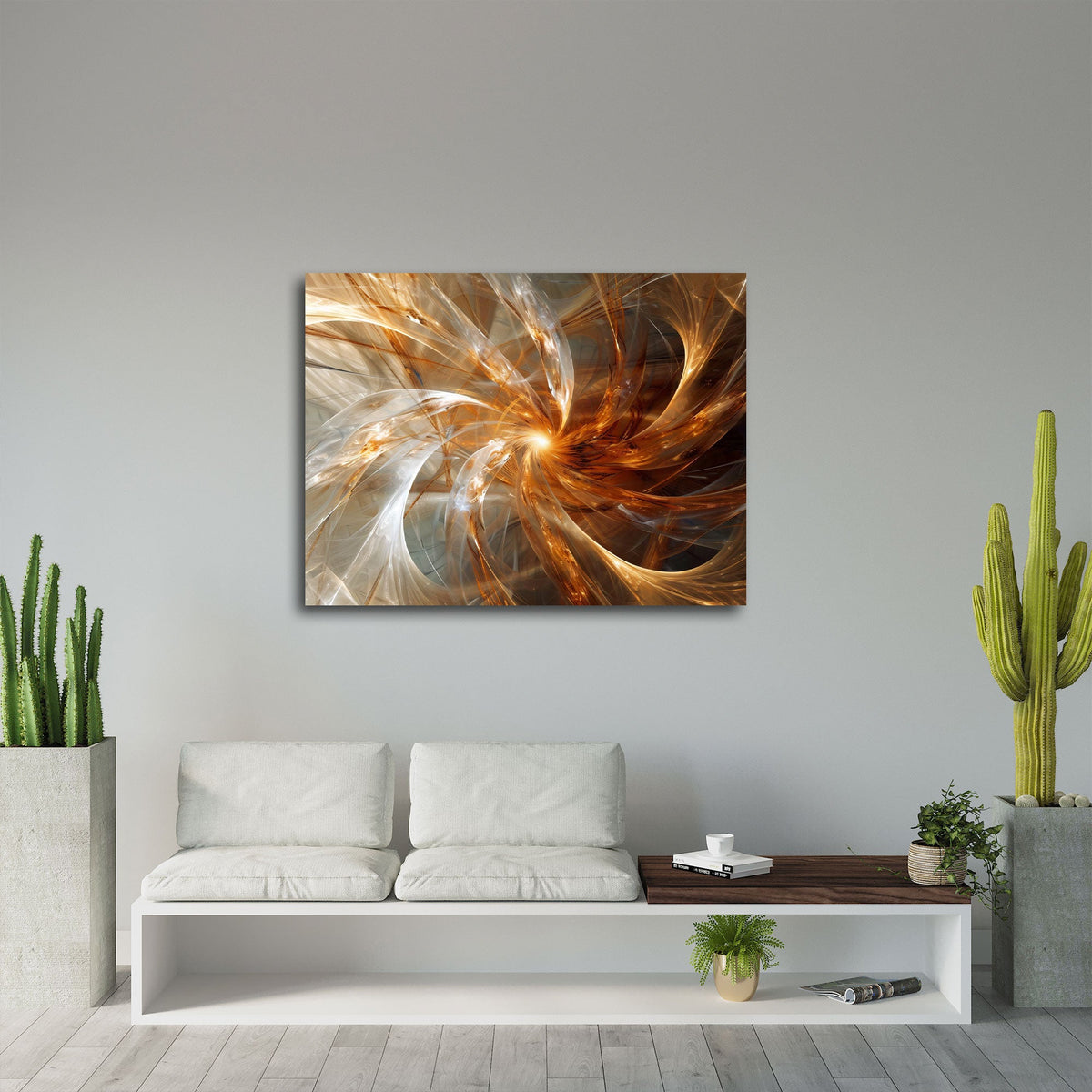 Abstraktes Wandbild in Gold über einem Sofa im Wohnraum