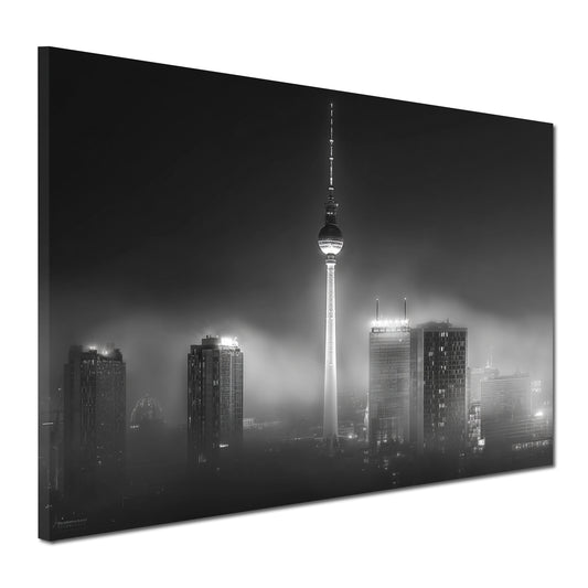 Berliner Fernsehturm schwarz weiß Skyline im Nebel Wandbild