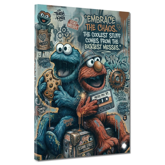 Plüschfiguren Graffiti Wandbild mit Embrace the Chaos Schriftzug