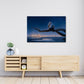 Elefant auf Ast blickt ueber leuchtende Skyline Wandbild