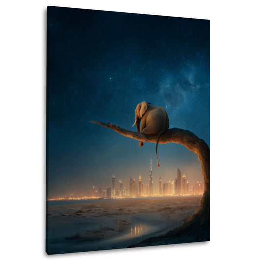 Elefant auf Ast mit goldenem Stadtpanorama Wandbild