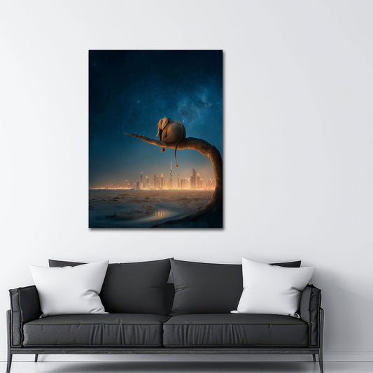 Elefant auf Ast mit goldenem Stadtpanorama Wandbild