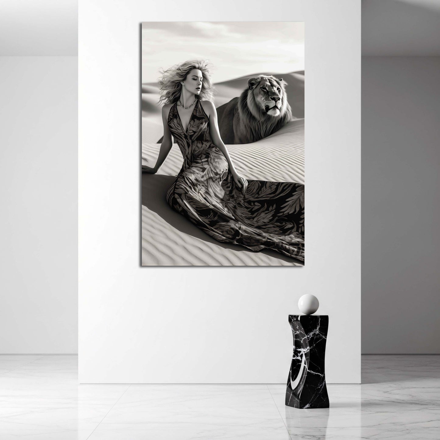 Frau Abendkleid Wüste Löwe schwarz weiß Eleganz Wandbild