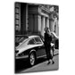 Frau Oldtimer Stadtstil Modeklassiker schwarz weiß Wandbild