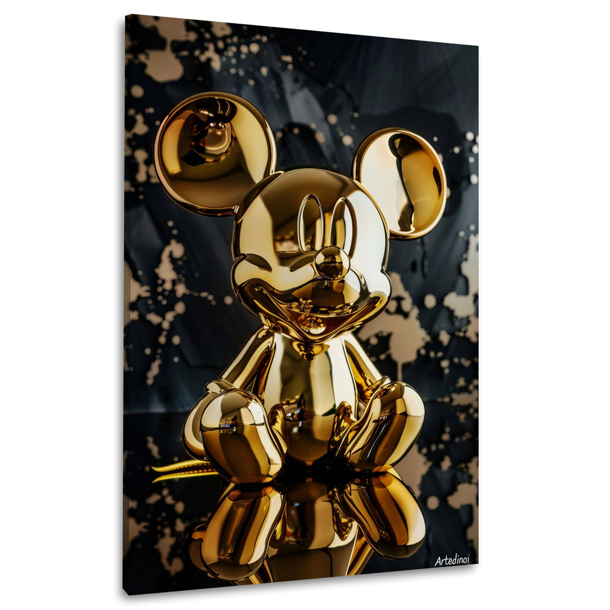 Goldene Mickey Figur vor dunklem Hintergrund Wandbild im Hochformat
