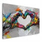 Hände formen ein Herz in leuchtender Pop Art Wandbild