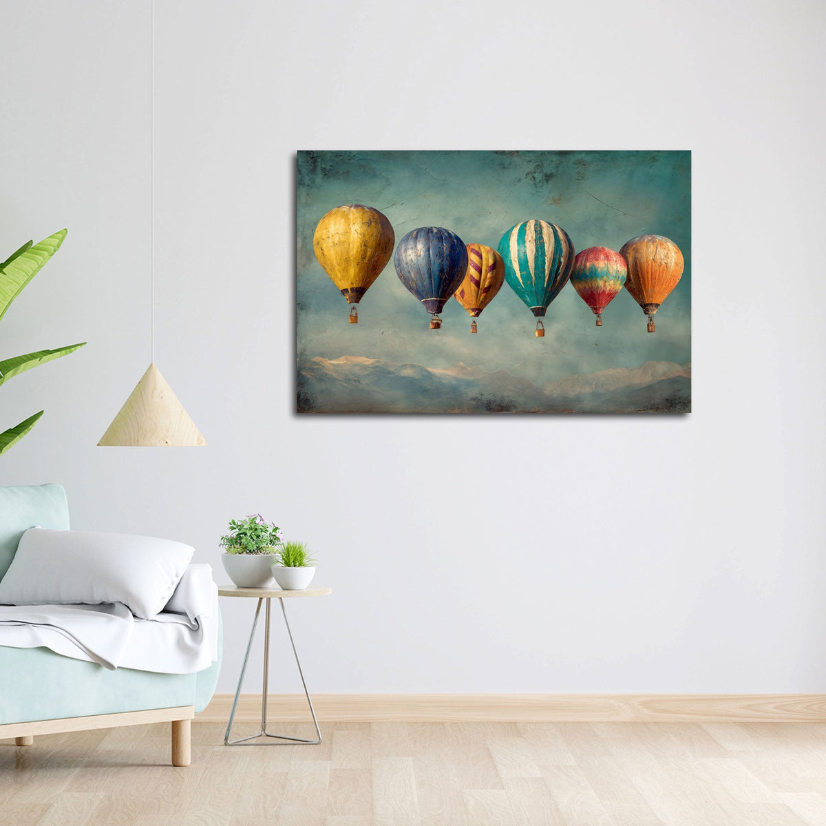 Wandbild mit Heißluftballons im Querformat an einer Wohnraumwand