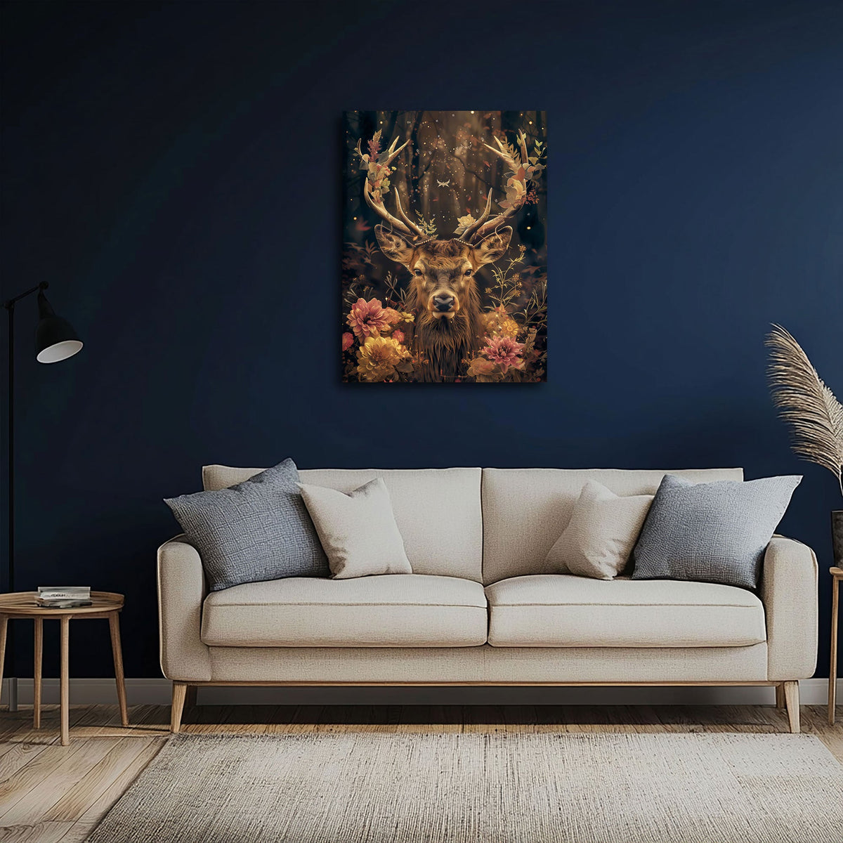 Hirsch Wandbild über einem Sofa im Wohnraum