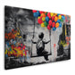 Kind auf Schaukel Ballons Street Art Stadt Graffiti Wandbild