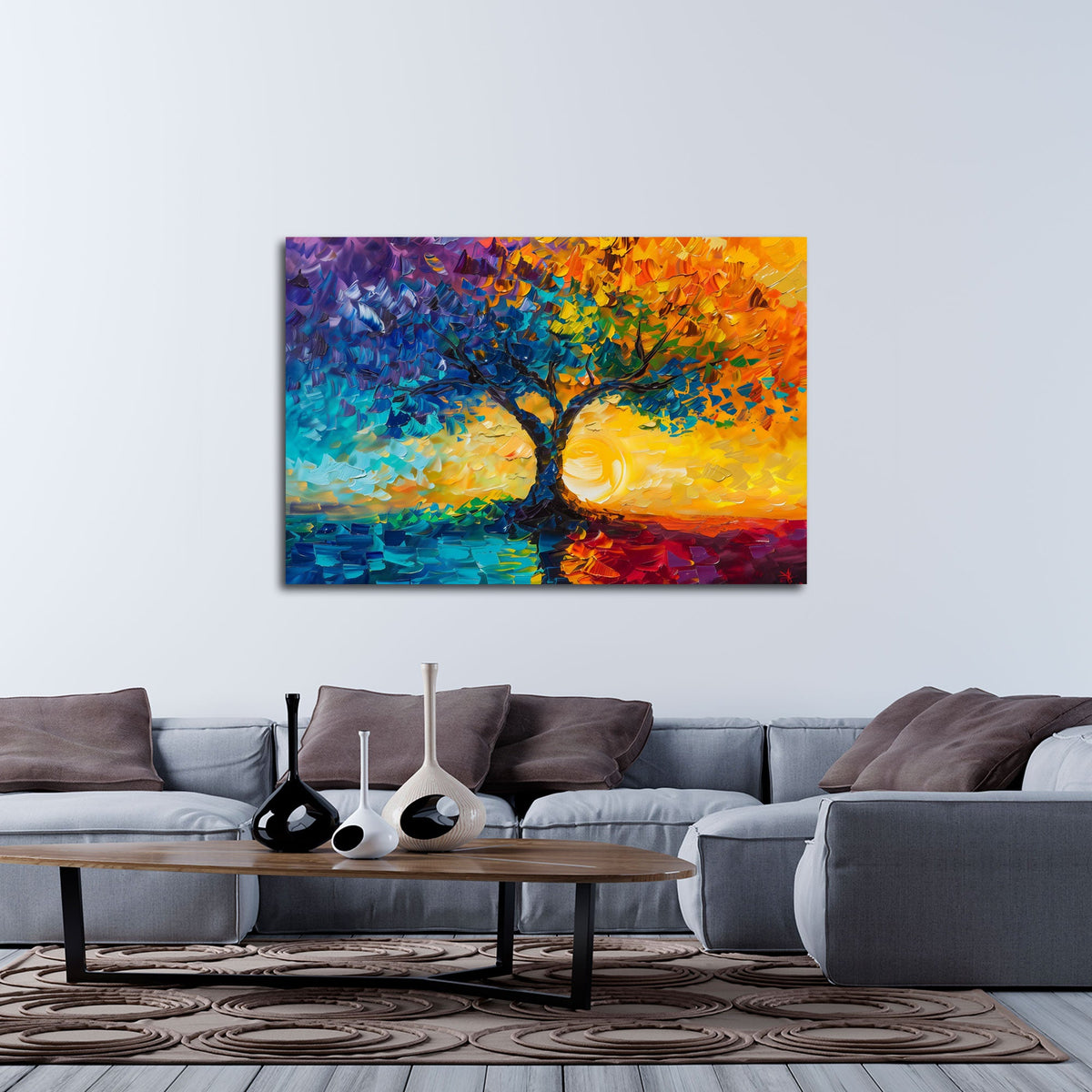 Farbstarkes Baum Wandbild über einem Sofa im Wohnraum