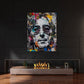 Street Art Porträt Wandbild über einem Sofa im Wohnraum