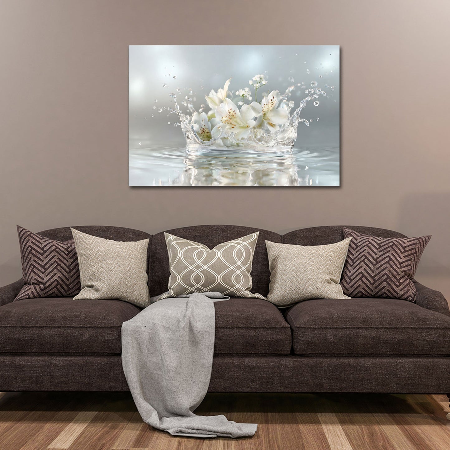 Lilien im Wasser mit eleganten Spritzern Wandbild