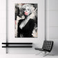 Marilyn Monroe pinke Blase auf abstraktem Grunge Wandbild