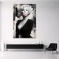 Marilyn Monroe pinke Blase auf abstraktem Grunge Wandbild
