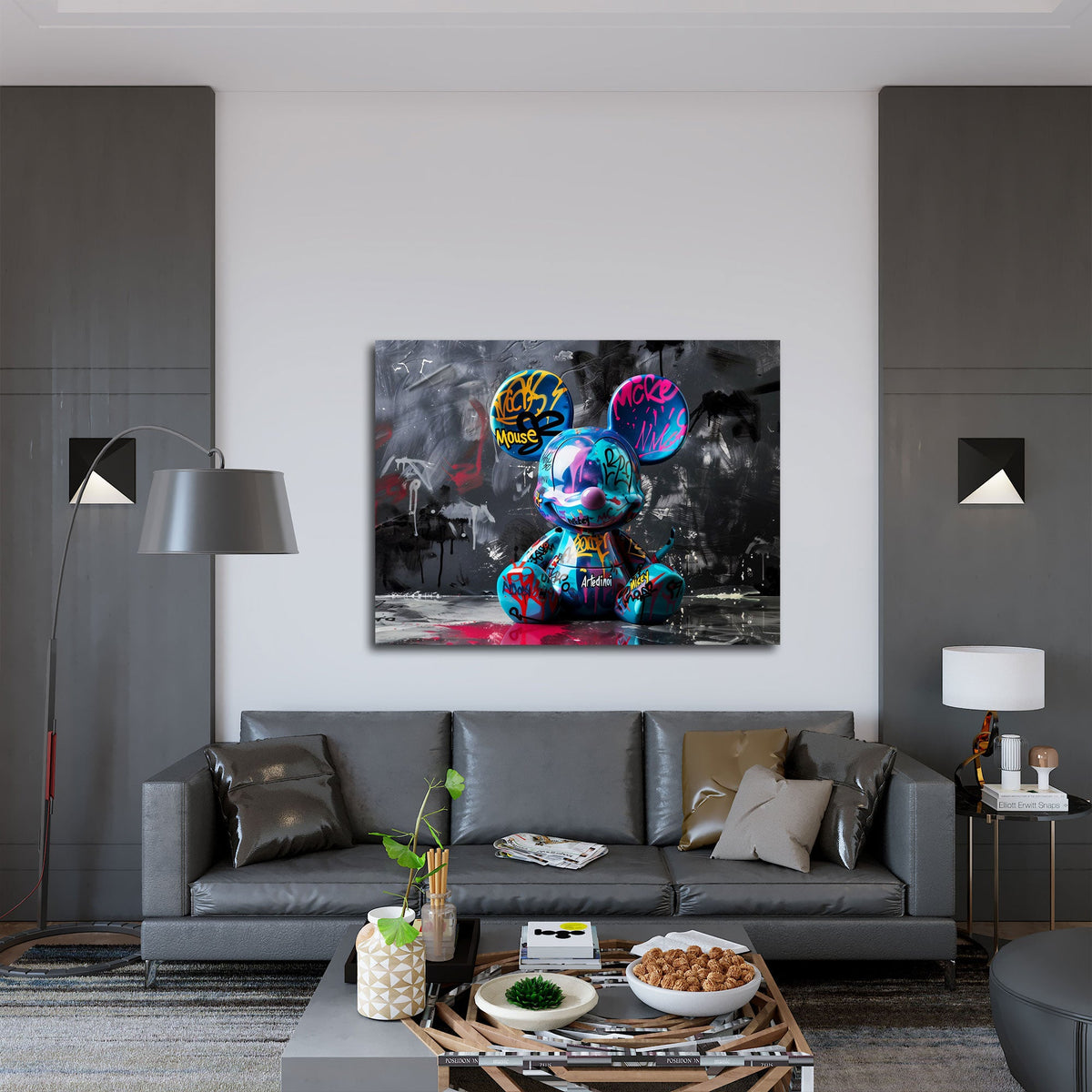 Bunte Comicfigur als Street Art Wandbild über einem Sofa im Wohnraum