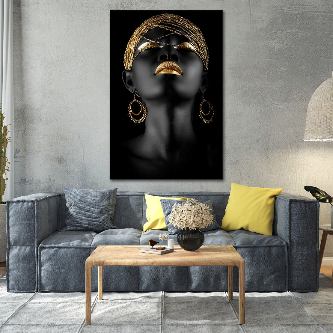 Afrikanische Frau in Gold und Schwarz auf Alu-Dibond im Wohnraum