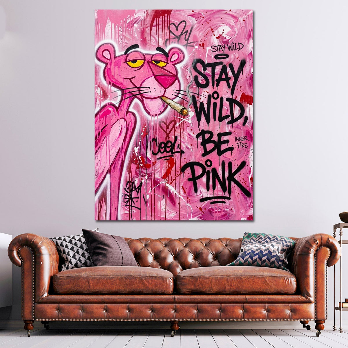 Rosa Panther mit Stay Wild Schriftzug Graffiti Wandbild