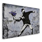 Street Art Werfer Blumen Protest Wandbild
