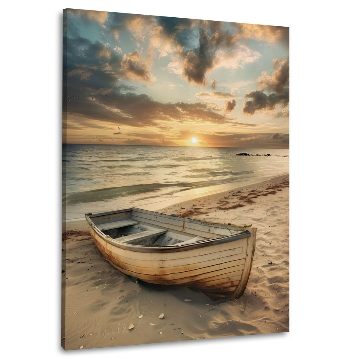 Verwittertes Boot am Strand mit Wolkenhimmel Wandbild im Hochformat