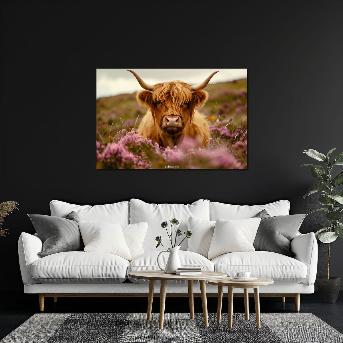 Hochlandrind Wandbild über einem Sofa im Wohnraum